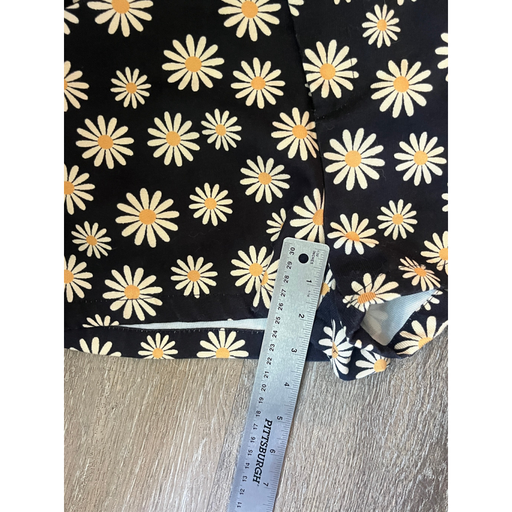 Women's Unbranded High Waist Daisy Print Shorts Black White Size 28 - Picture 4 of 5